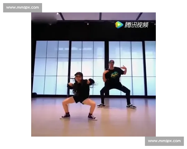 小个子大能量!刘丹凤凌厉腿法勇夺世界冠军 小个子大能量!刘丹凤凌厉腿法勇夺世界冠军